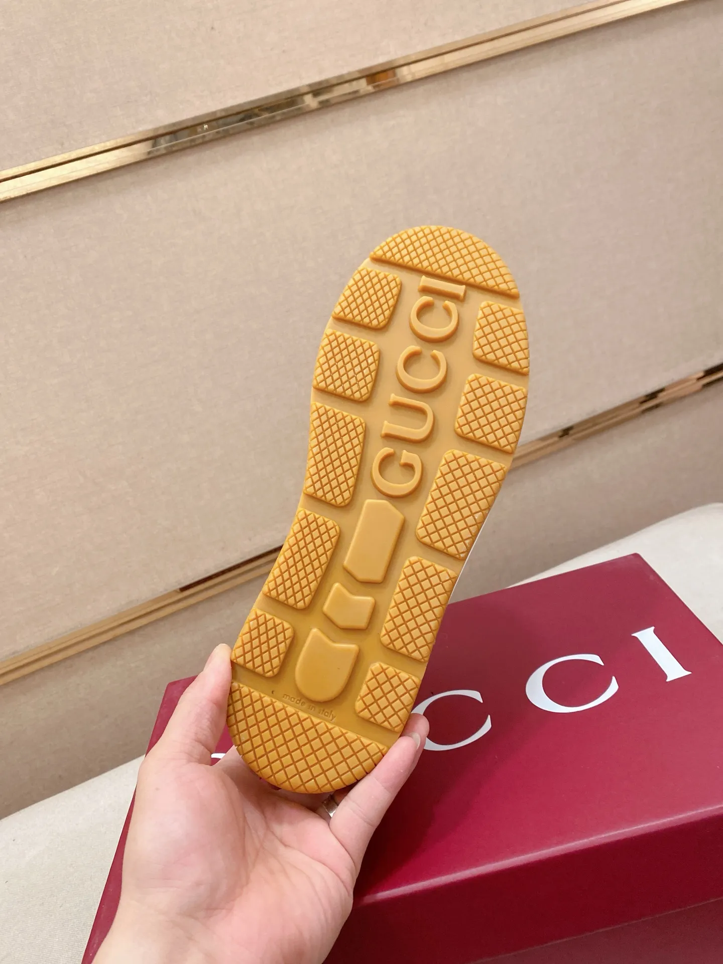 Factory price 442💰New GUCCI (Gucci) counters are available simultaneously, new men's shoes, 😘fabrics are selected imported cowhide, lining: sheepskin lining. 👍🏿 High-end ☄️ air-cushion molded anti-slip rubber outsole, exquisite lines, simple and elegant, comfortable and high-end for leisure travel. Code number: 39 to 44 (45 can be customized and cannot be returned or exchanged)